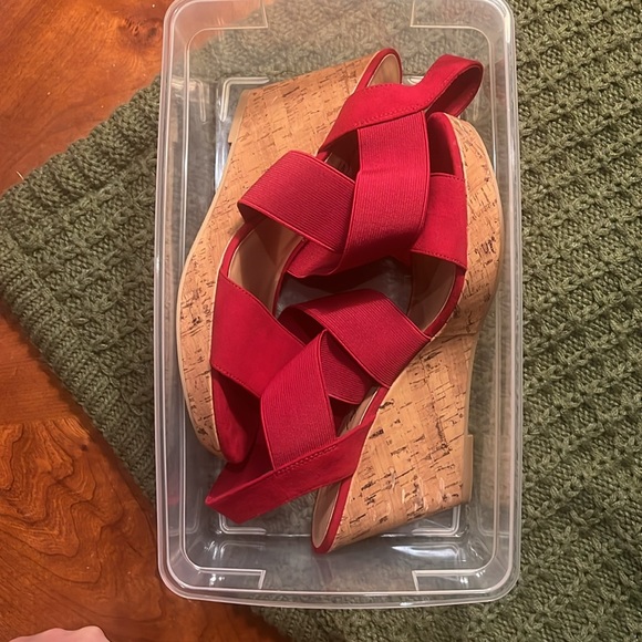 ✨👟✨ Red American Eagle Wedged Heels ✨👟✨ - Picture 7 of 7